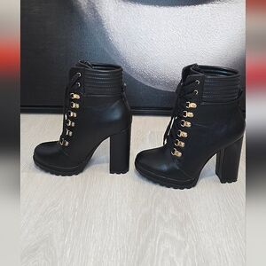 Shoedazzle Shandee Booties, size 8, 4.5 inch heel.